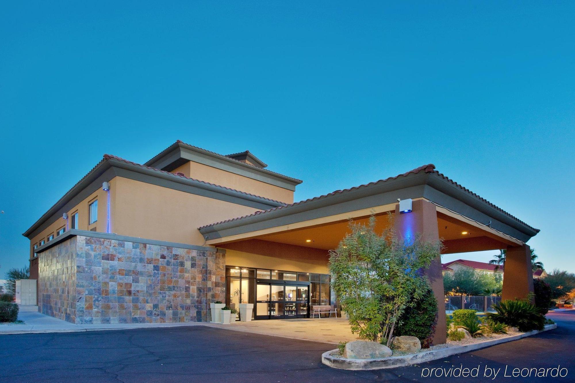Holiday Inn Express & Suites Phoenix/Chandler Exterior foto